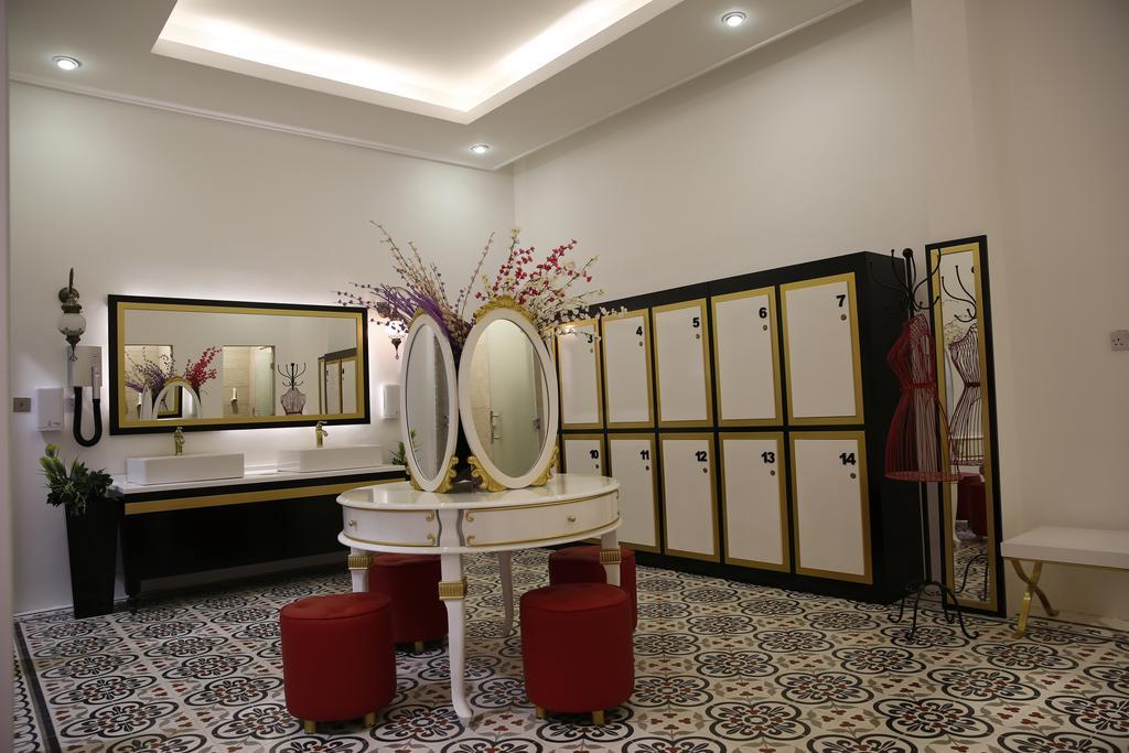 Adams Hotel Kuwait City Exteriör bild
