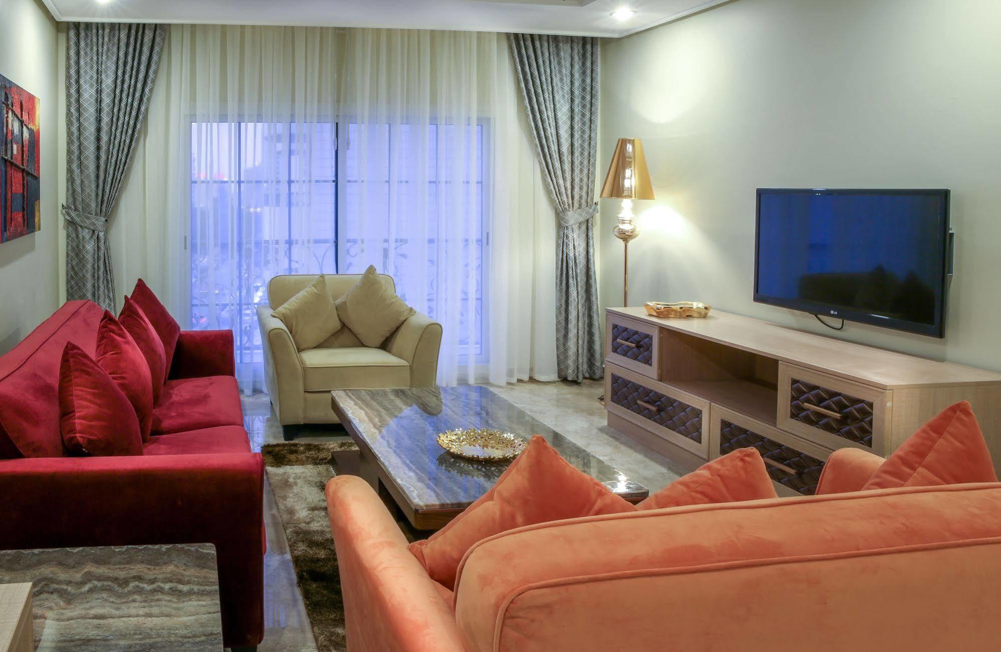 Adams Hotel Kuwait City Exteriör bild