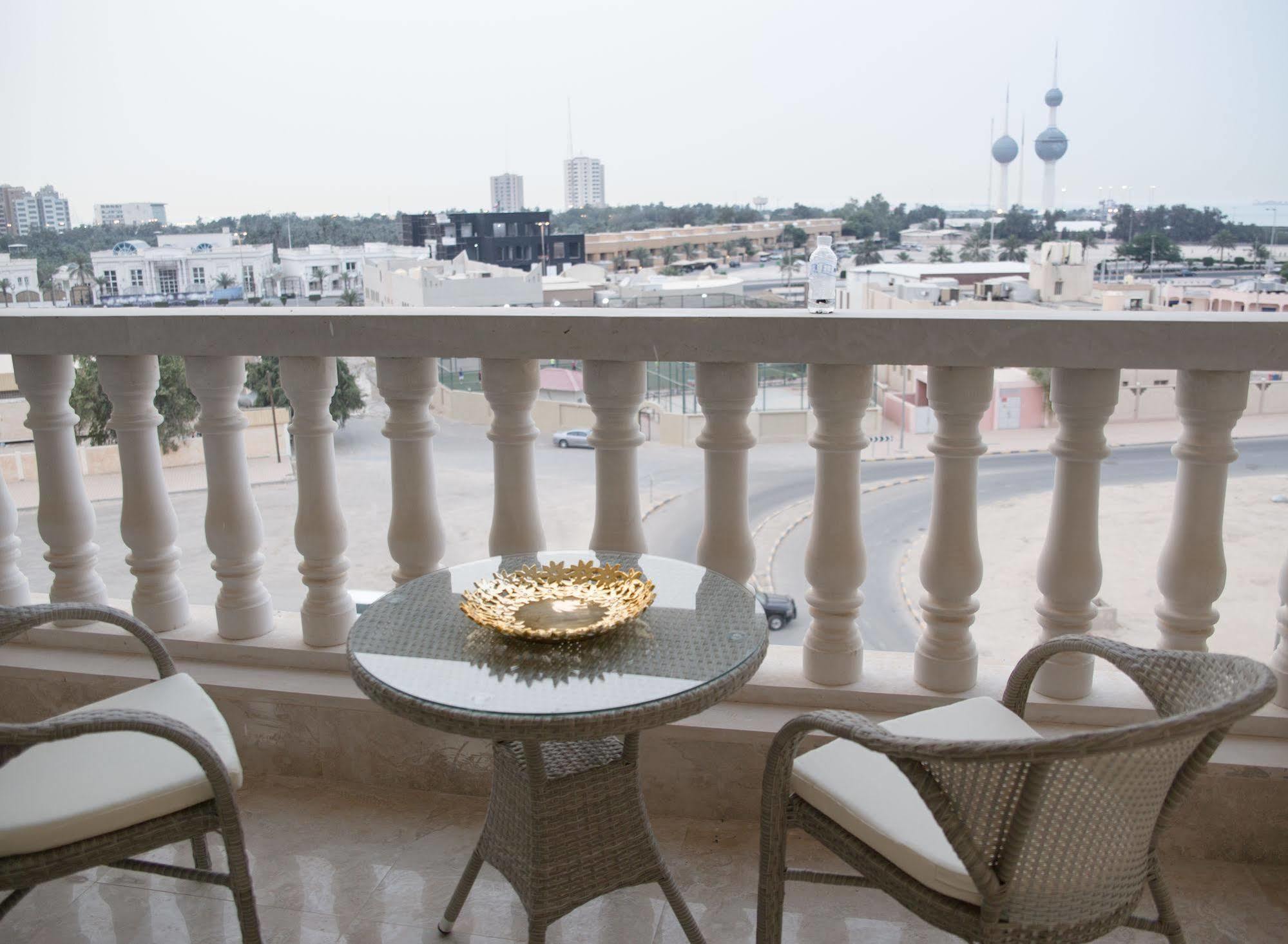 Adams Hotel Kuwait City Exteriör bild